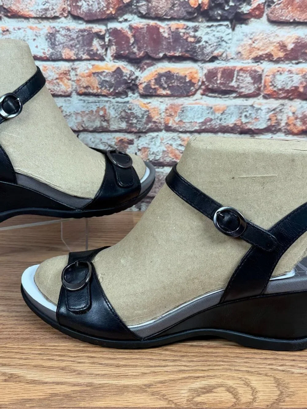 Dansko Leather Wedge Sandals Arielle Black Women's Sz 40 -9.5/10 Buckle Comfort